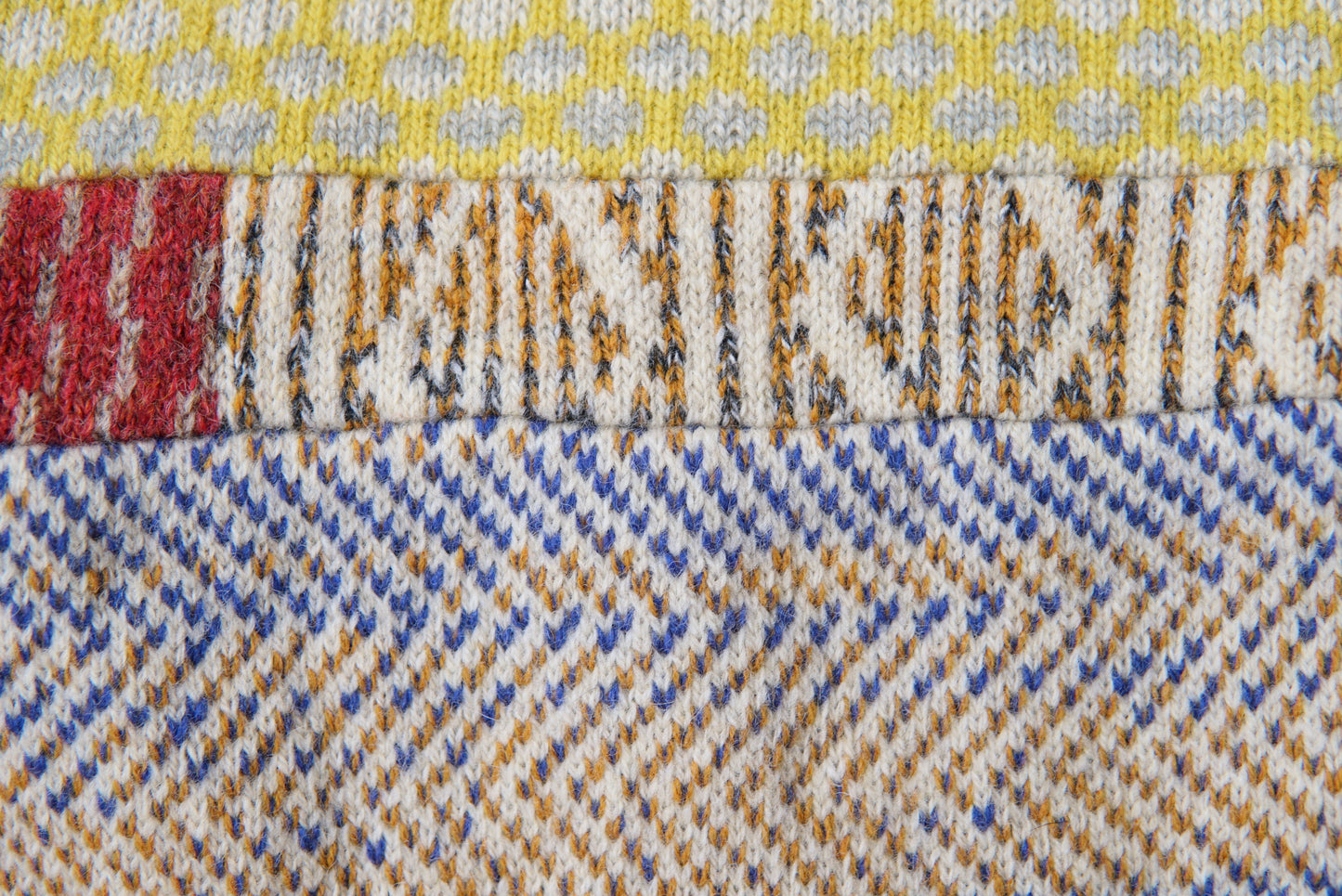 パッチワークブランケット(S) 2026-002(hand knitting machine + hand sawing)