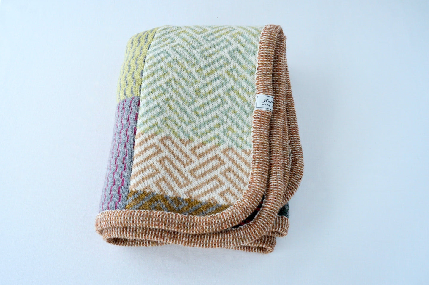 パッチワークブランケット(M)   2025-002 (hand knitting machine +  hand sawing)