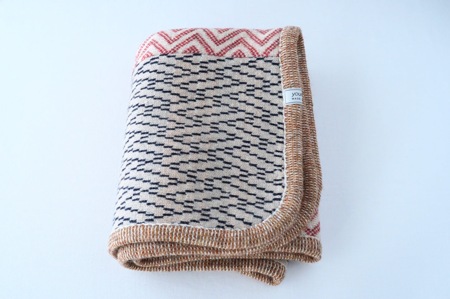 パッチワークブランケット(M)   2025-008 (hand knitting machine +  hand sawing)