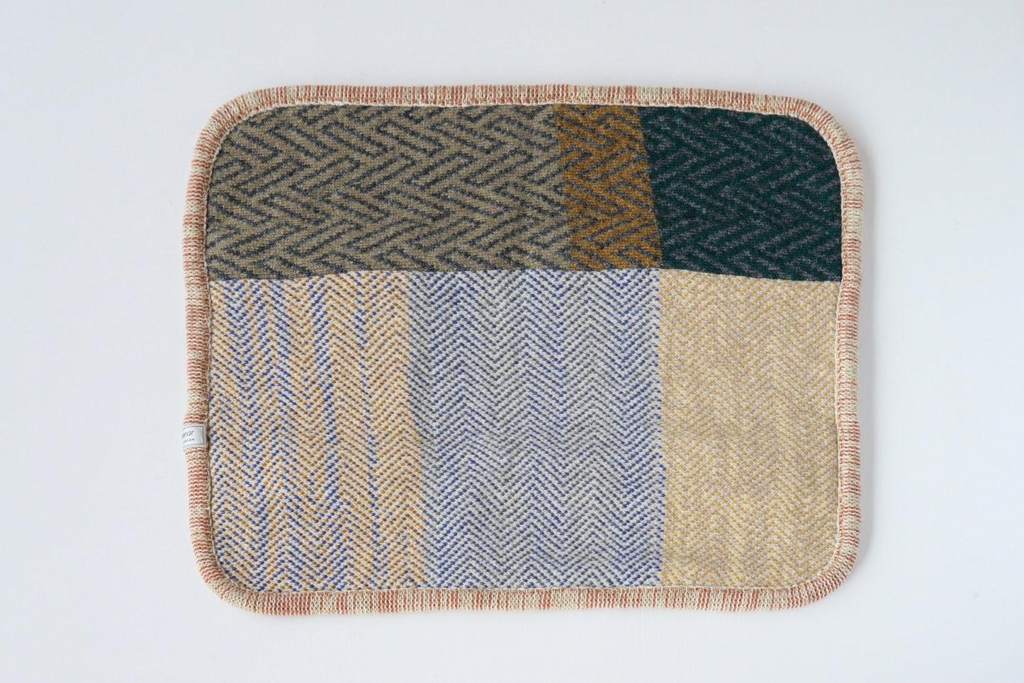 パッチワークブランケット(S)   2026-002(hand knitting machine +  hand sawing)