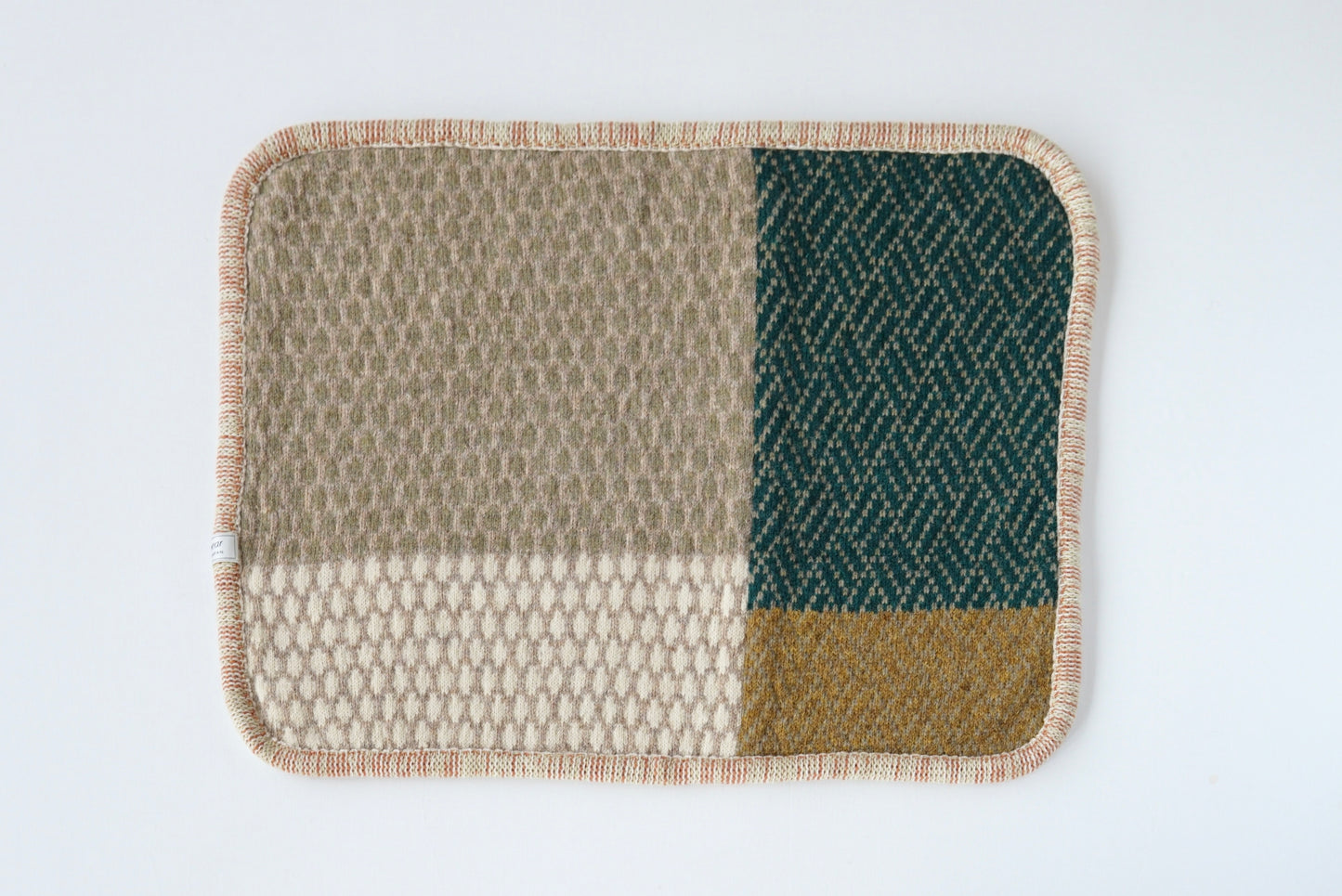 パッチワークブランケット(S)   2026-005(hand knitting machine +  hand sawing)
