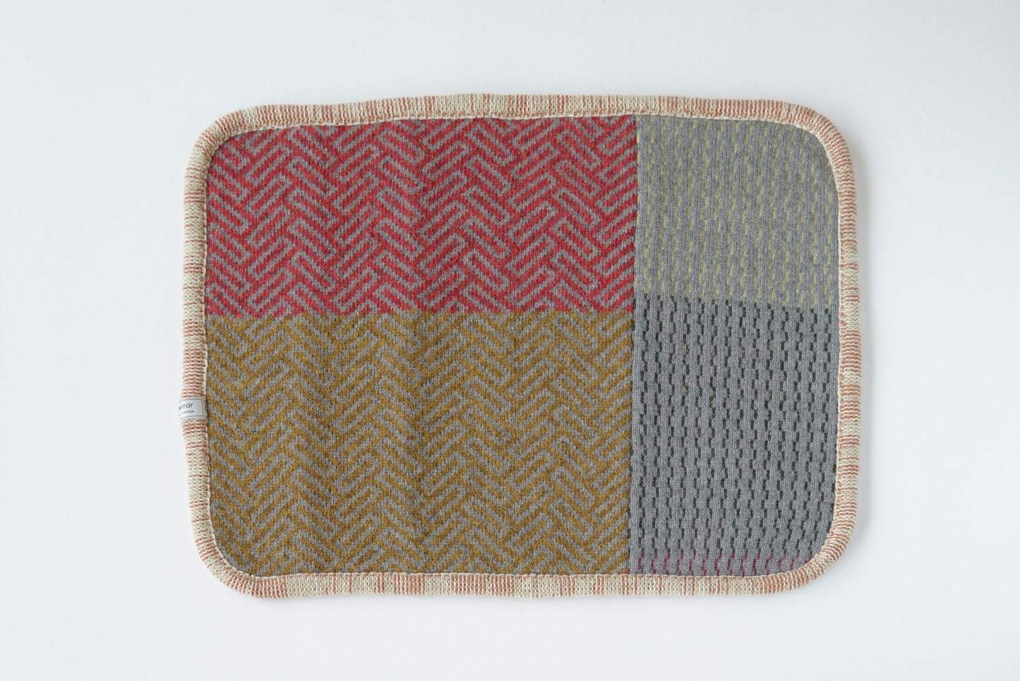 パッチワークブランケット(S)   2025-003(hand knitting machine +  hand sawing)