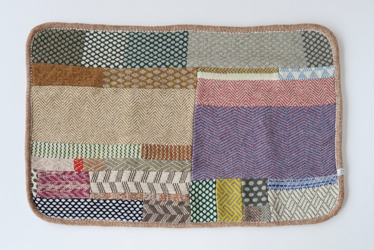 パッチワークブランケット(M)  2026-001(hand knitting machine +  hand sawing)