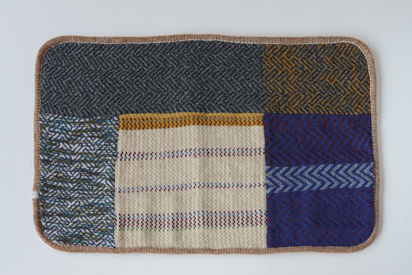 パッチワークブランケット(M)  2026-001(hand knitting machine +  hand sawing)