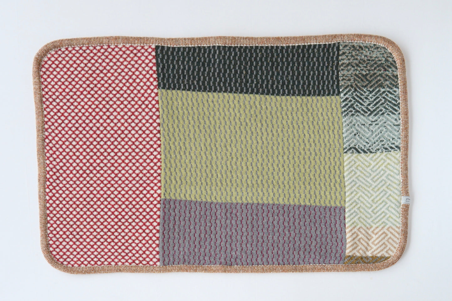 パッチワークブランケット(M)   2025-002 (hand knitting machine +  hand sawing)