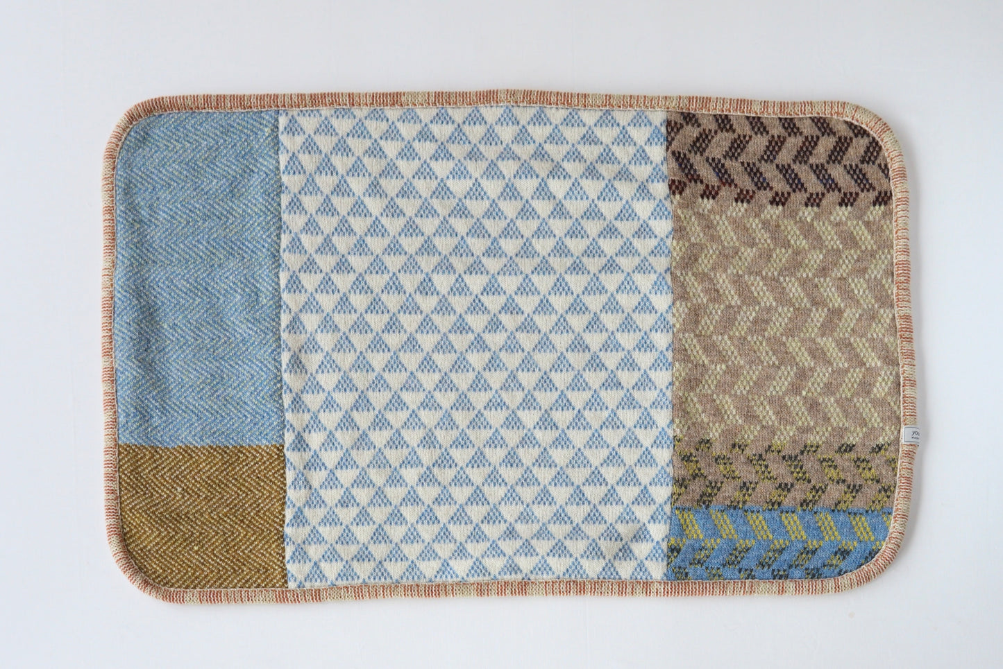 パッチワークブランケット(M)   2025-004(hand knitting machine +  hand sawing)