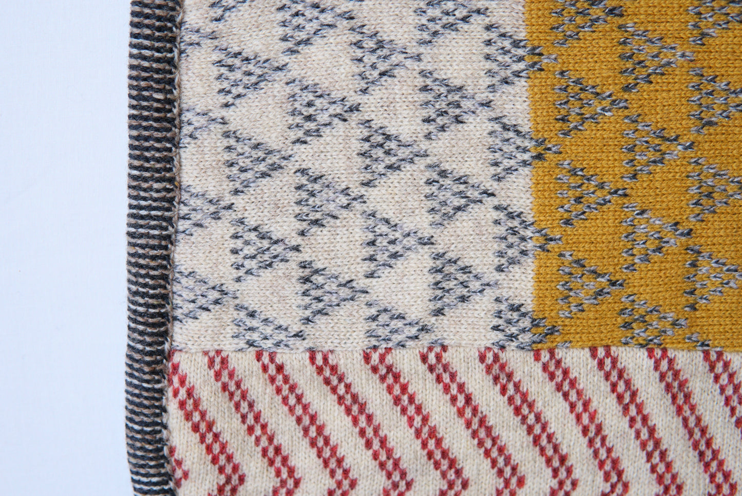 パッチワークブランケット(S)   2026-003(hand knitting machine +  hand sawing)