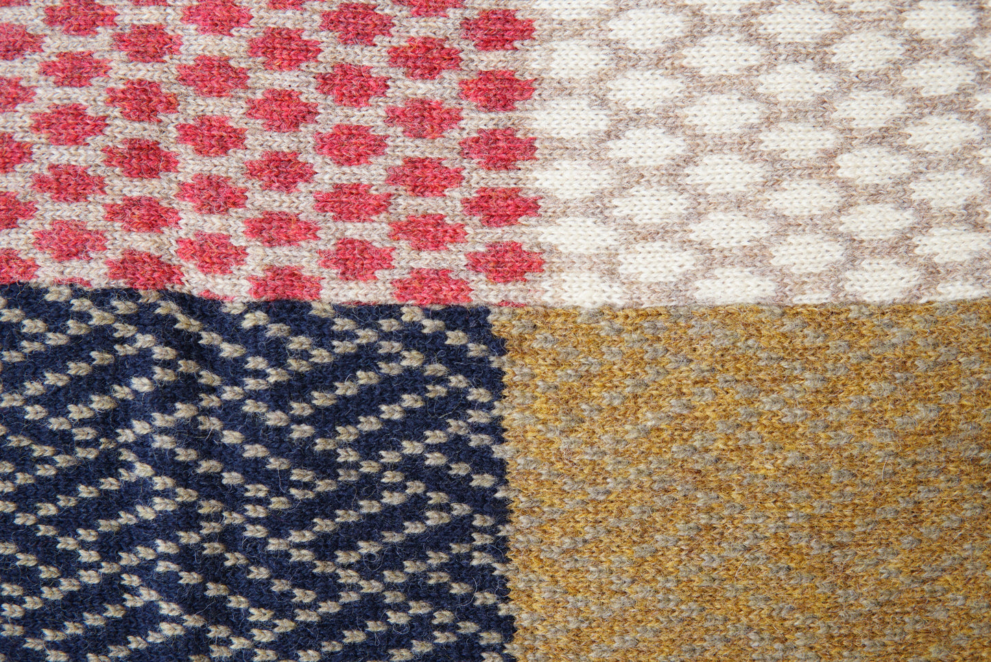 パッチワークブランケット(S)   2026-003(hand knitting machine +  hand sawing)