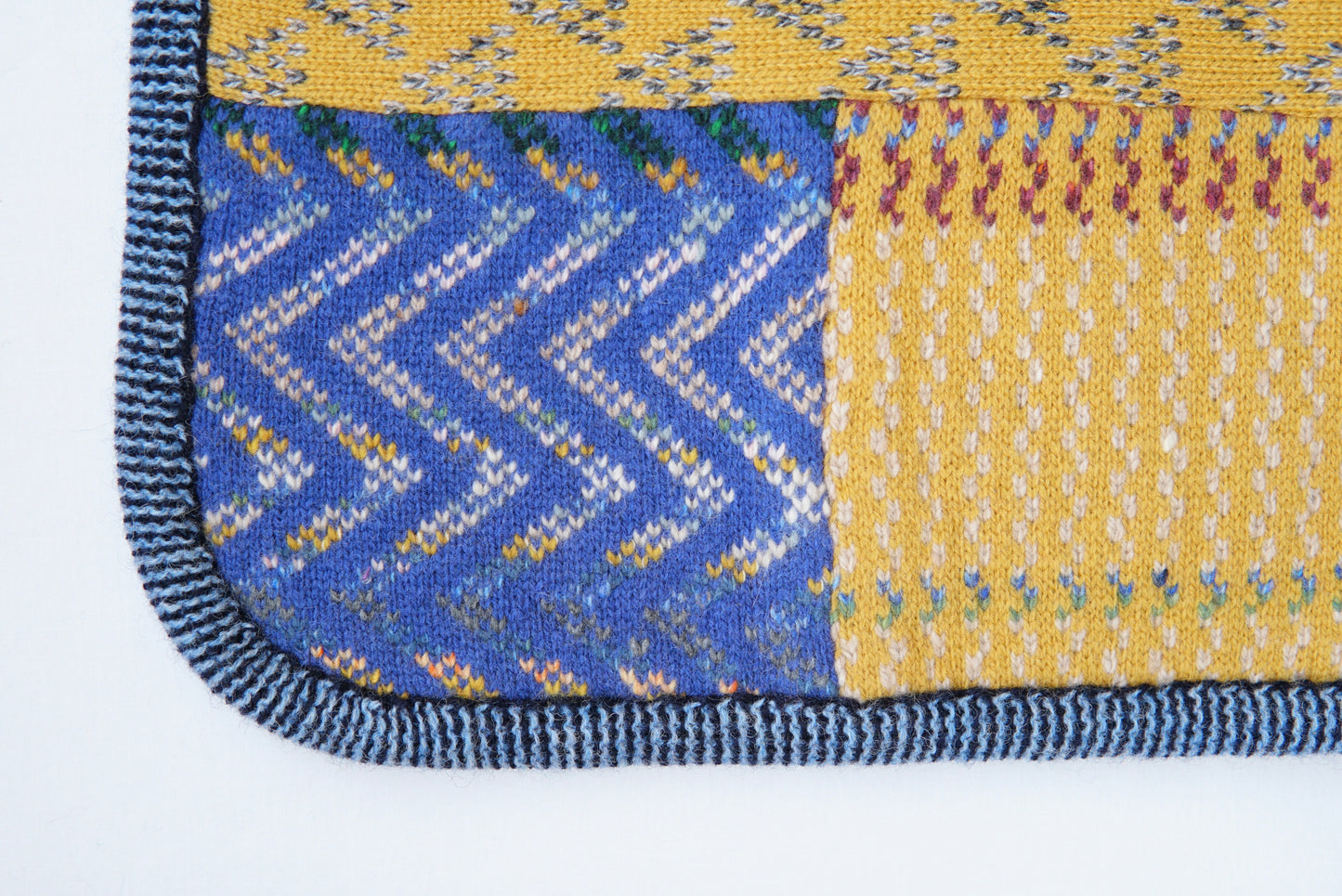 パッチワークブランケット(S)   2026-004(hand knitting machine +  hand sawing)