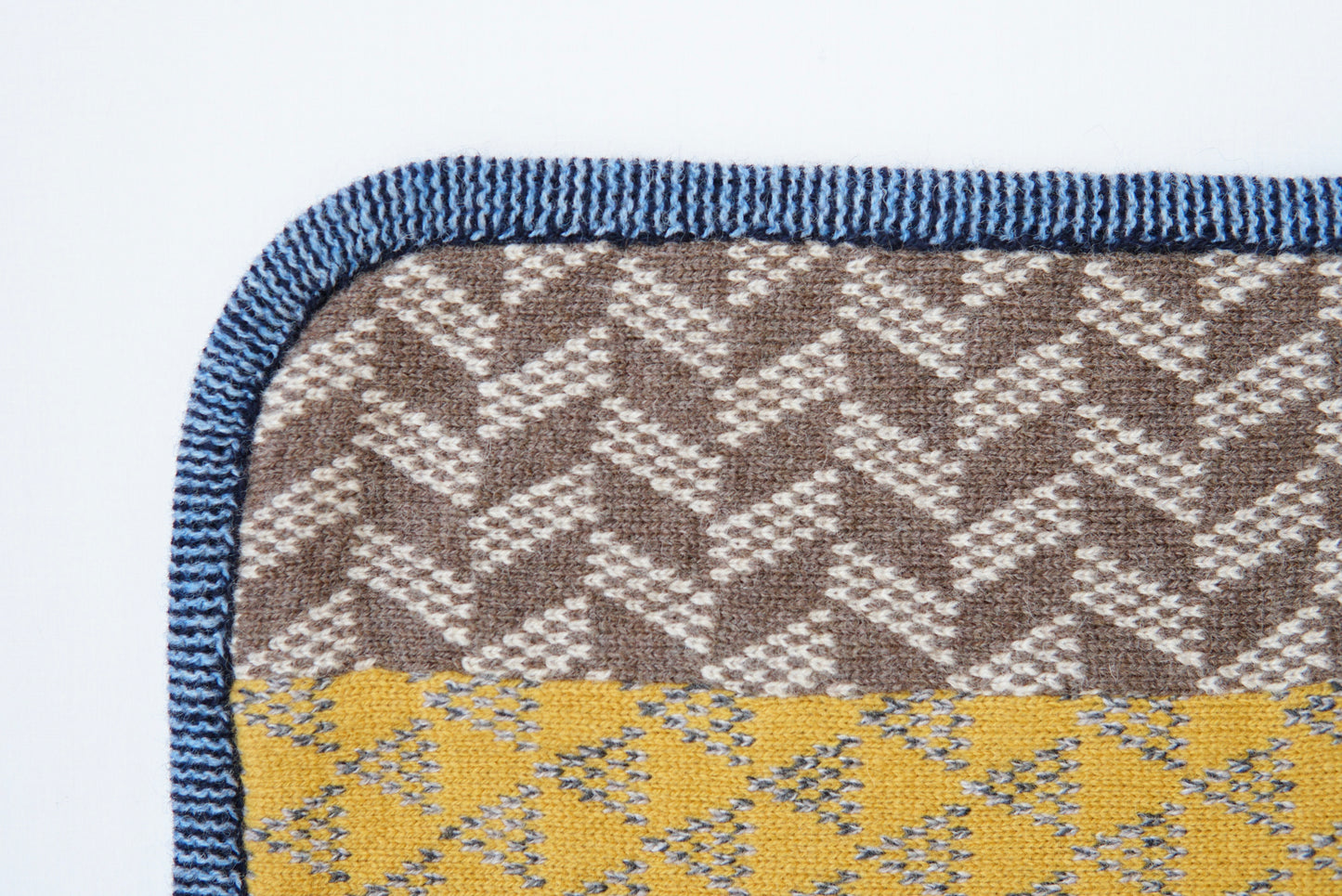 パッチワークブランケット(S)   2026-004(hand knitting machine +  hand sawing)