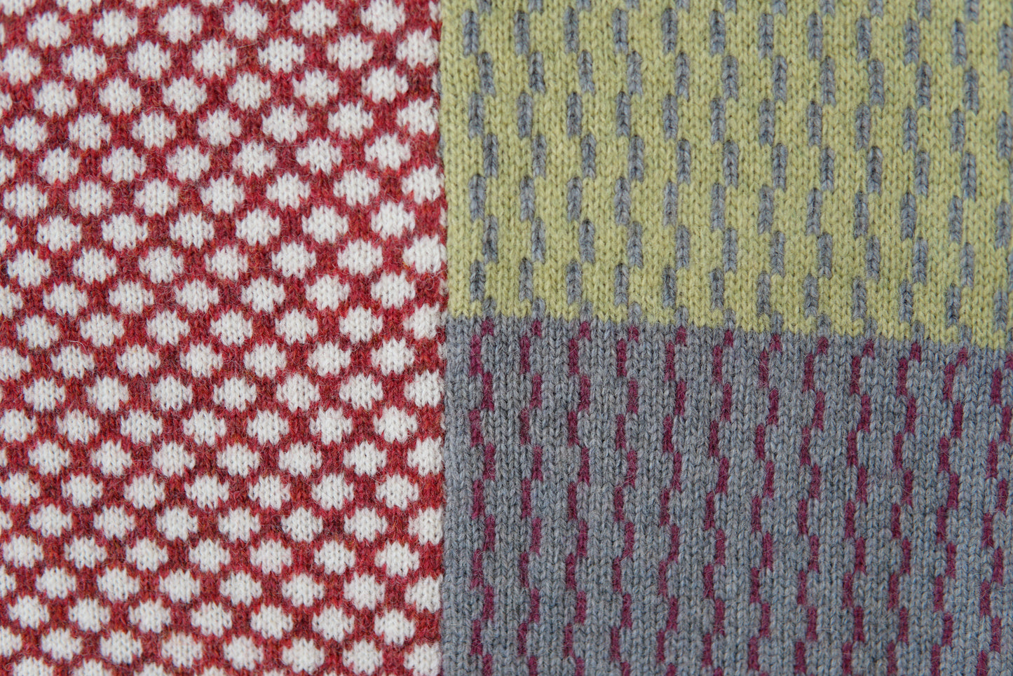 パッチワークブランケット(M)   2025-002 (hand knitting machine +  hand sawing)