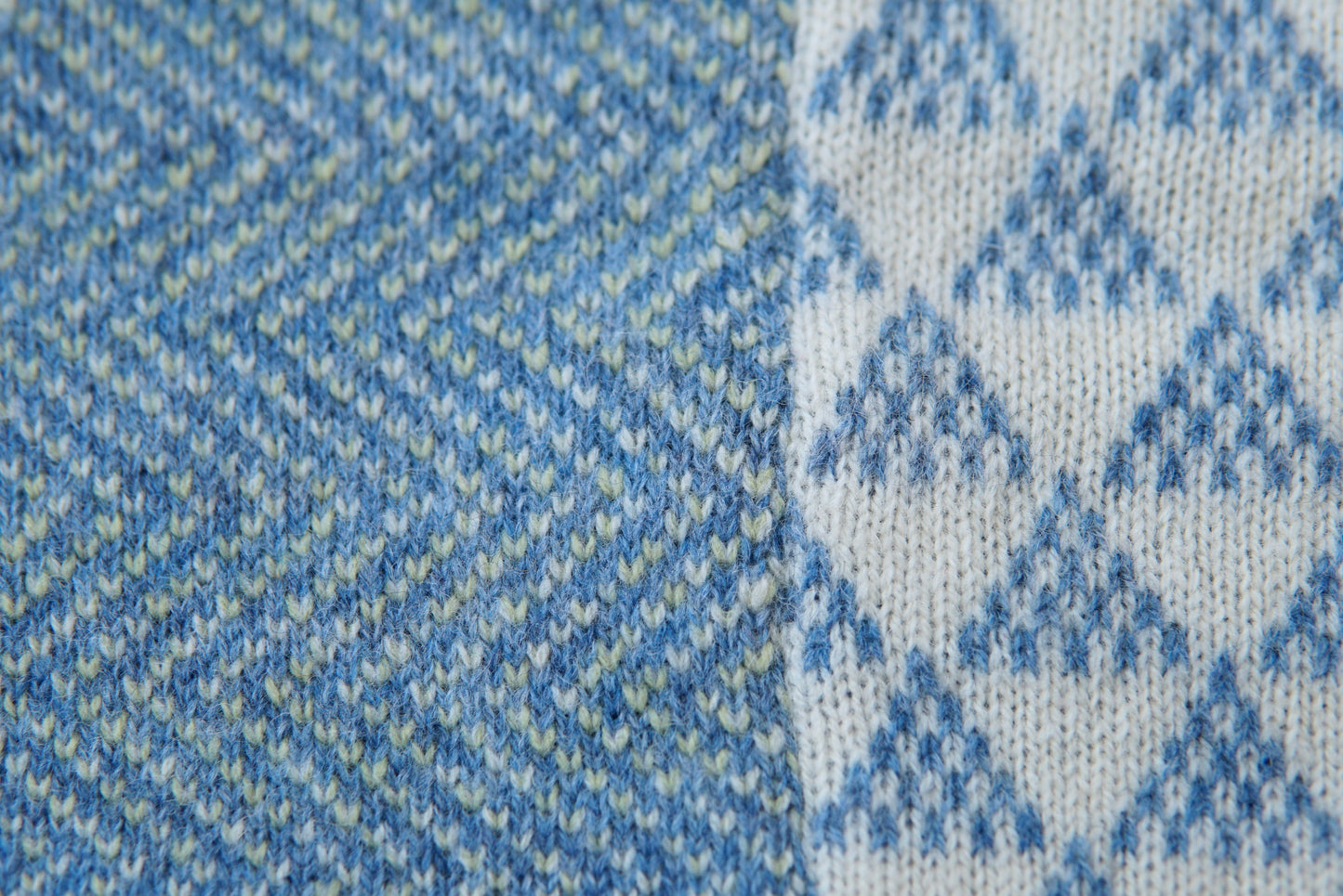 パッチワークブランケット(M)   2025-004(hand knitting machine +  hand sawing)