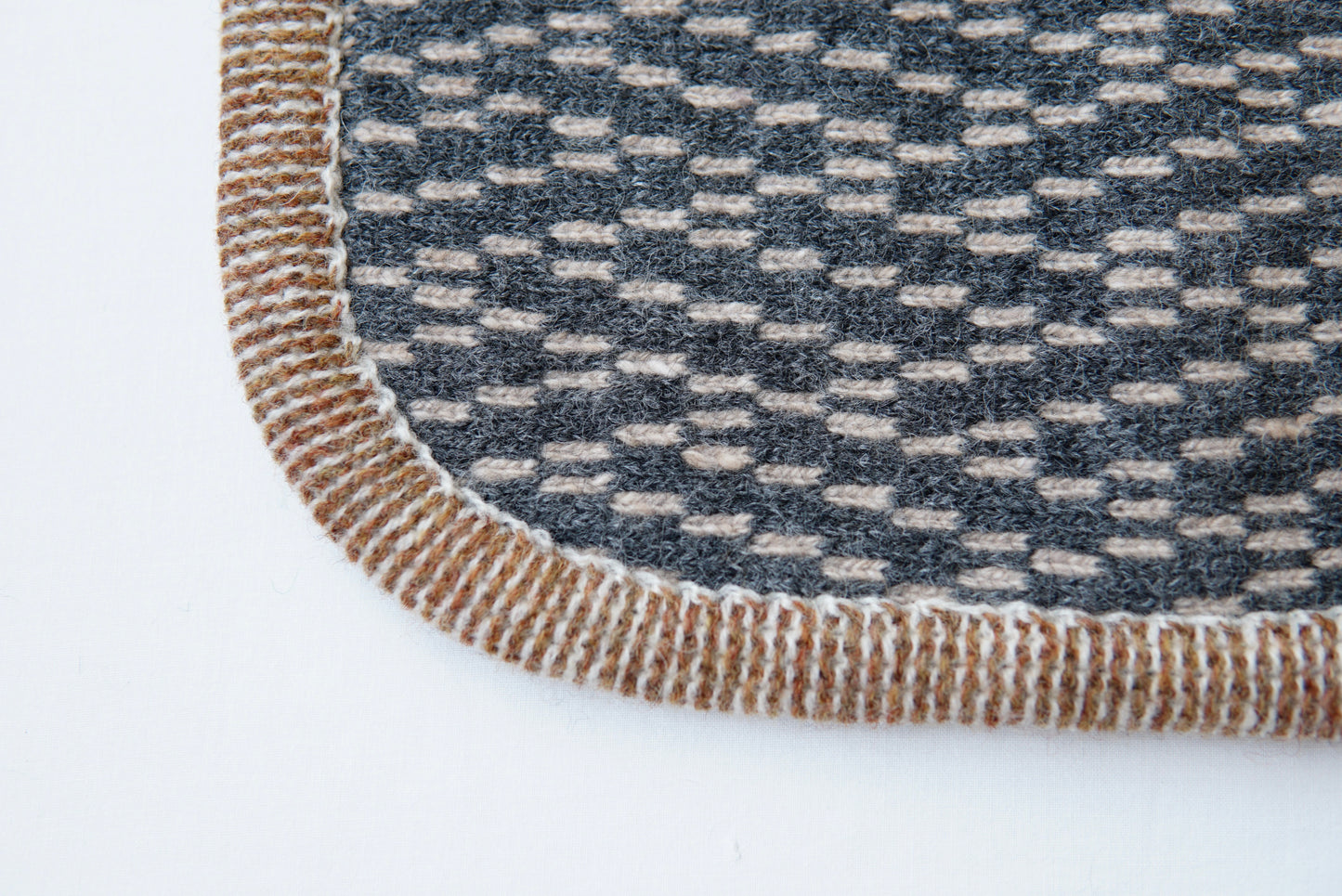 パッチワークブランケット(M)   2025-008 (hand knitting machine +  hand sawing)