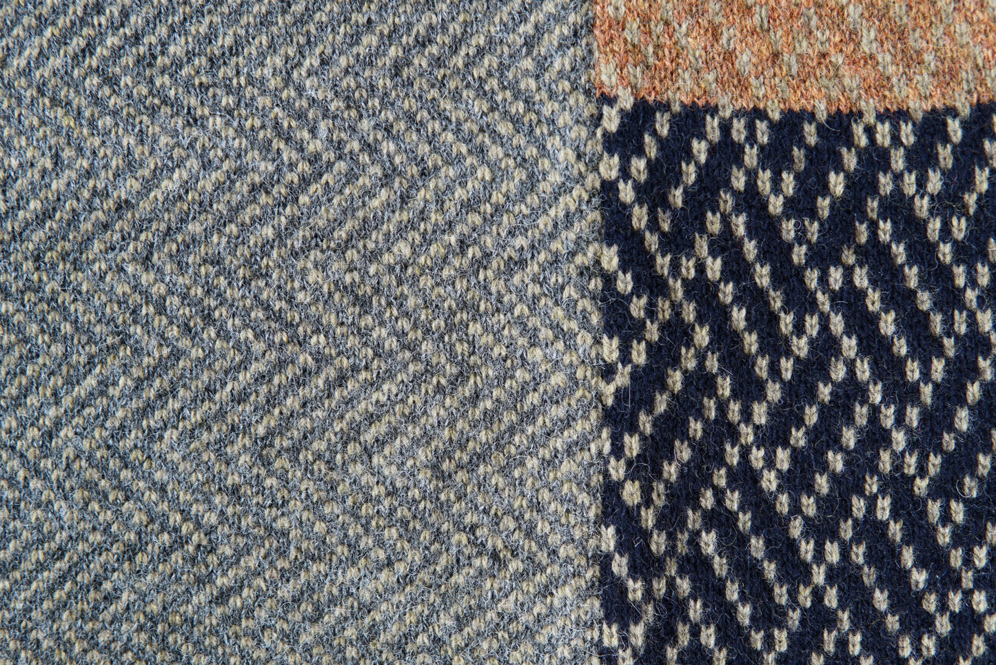 パッチワークブランケット(M)   2025-008 (hand knitting machine +  hand sawing)